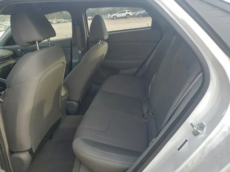 2022 HYUNDAI ELANTRA SE  