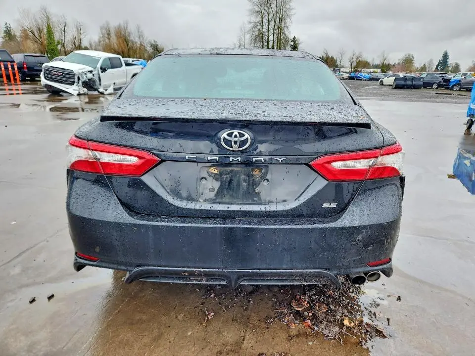 2018 TOYOTA CAMRY SE  