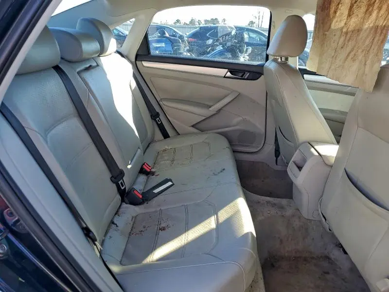 2012 VOLKSWAGEN PASSAT SE  