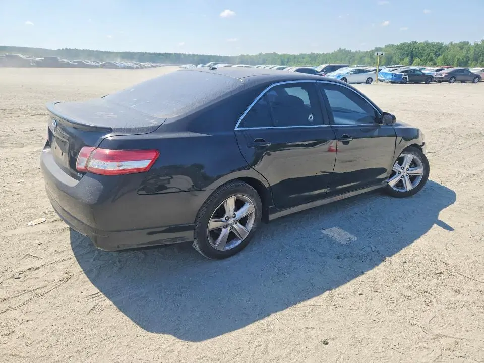 2011 TOYOTA CAMRY SE  