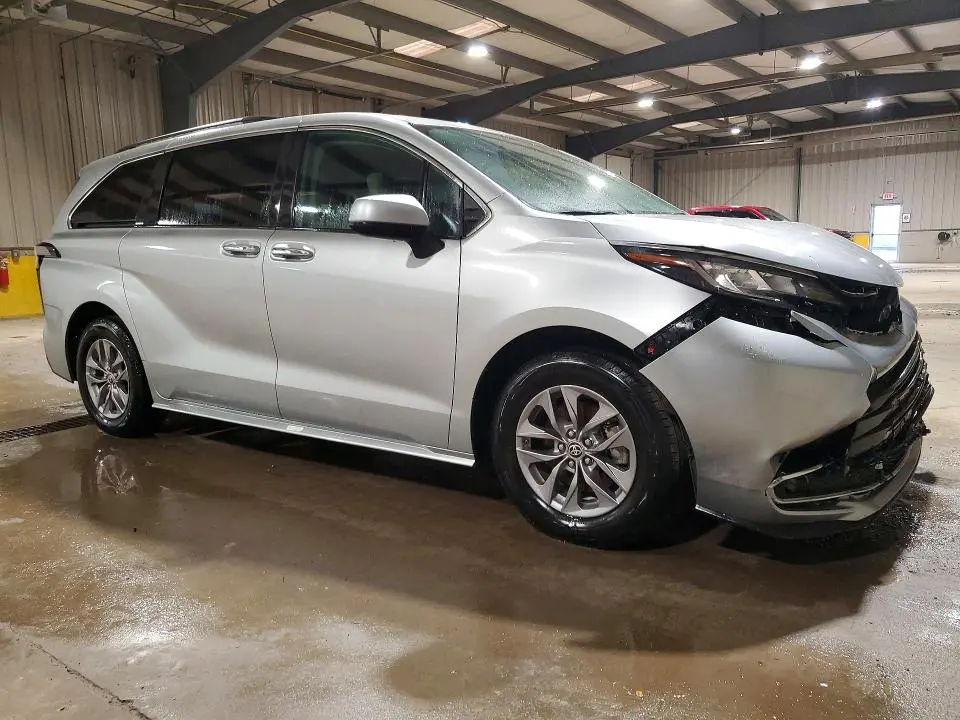 2023 TOYOTA SIENNA   