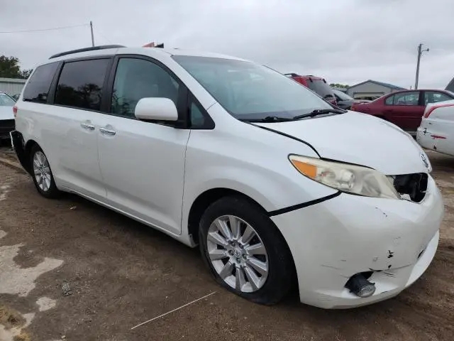 2011 TOYOTA SIENNA XLE  