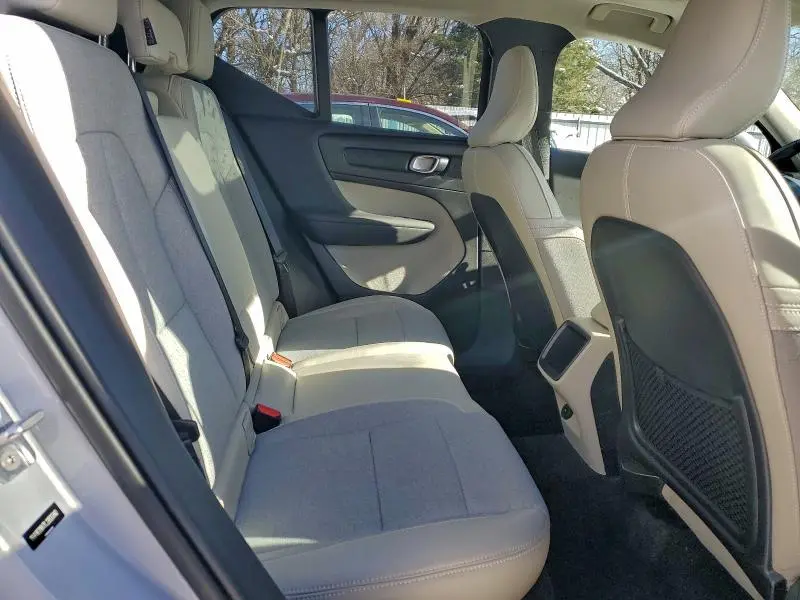 2020 VOLVO XC40 T5 MOMENTUM  