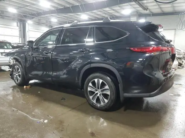 2022 TOYOTA HIGHLANDER XLE