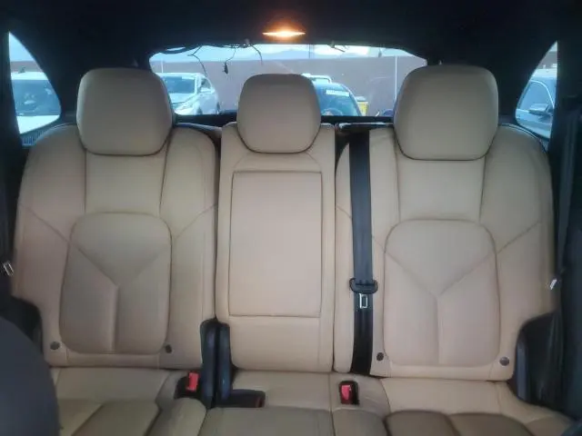 2016 PORSCHE CAYENNE   
