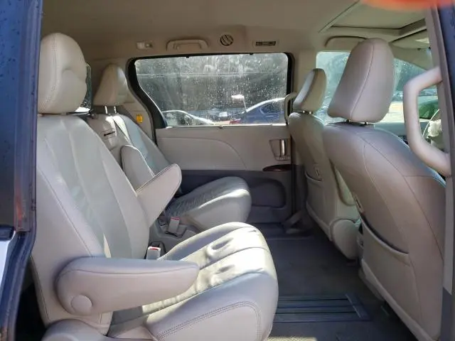 2013 TOYOTA SIENNA XLE  