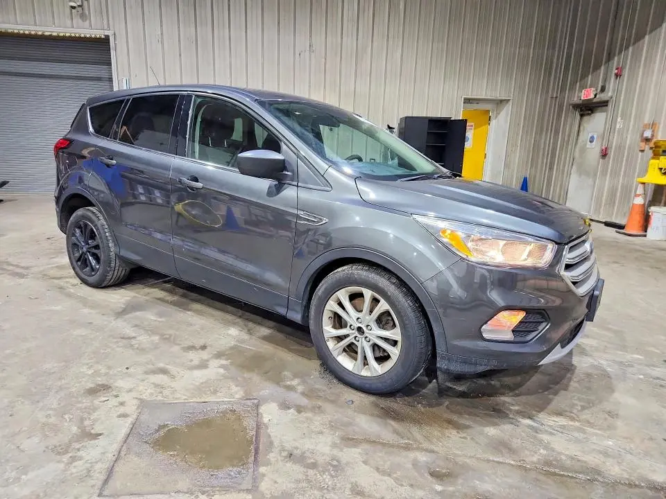 2019 FORD ESCAPE SE  