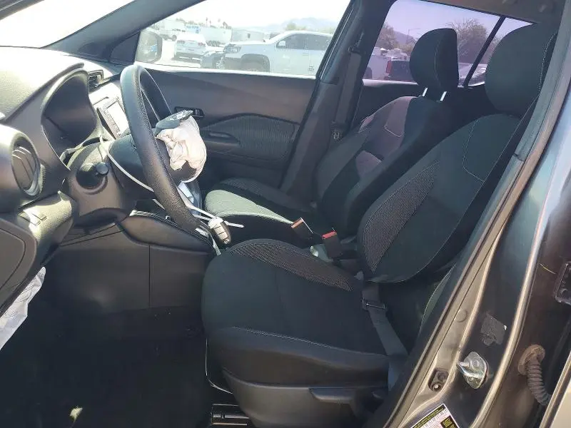 2019 NISSAN KICKS S  