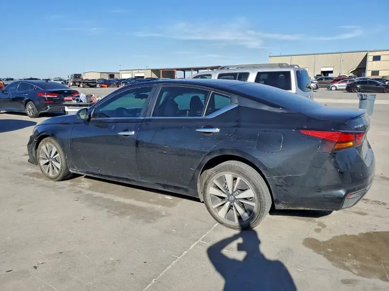 2022 NISSAN ALTIMA SV  