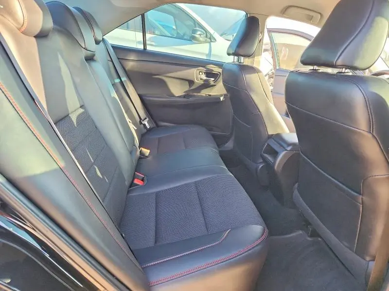2016 TOYOTA CAMRY SE  