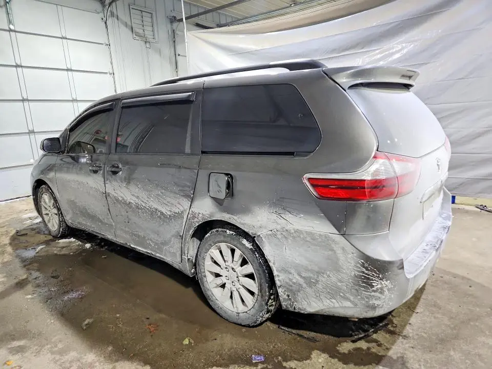 2015 TOYOTA SIENNA LE  