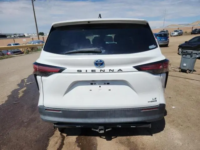 2021 TOYOTA SIENNA LE  
