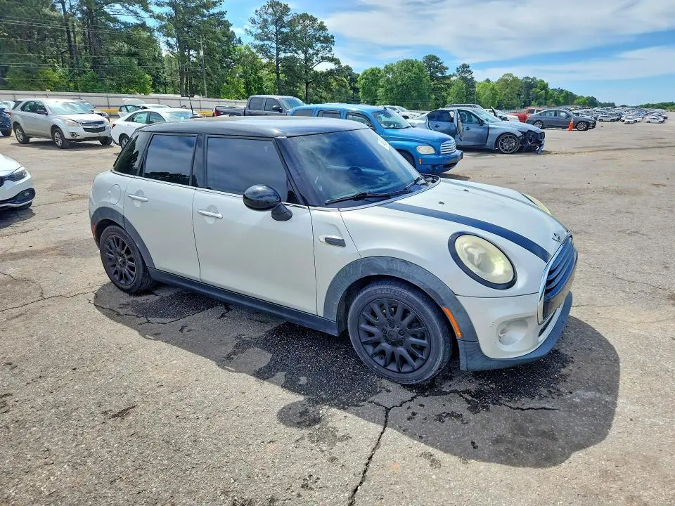 2017 MINI COOPER   