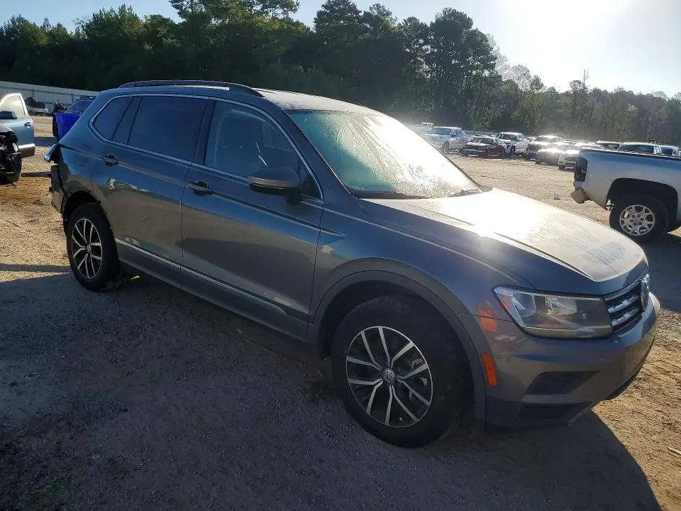 2021 VOLKSWAGEN TIGUAN SE  