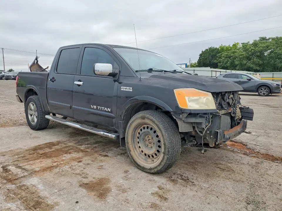2010 NISSAN TITAN SE  