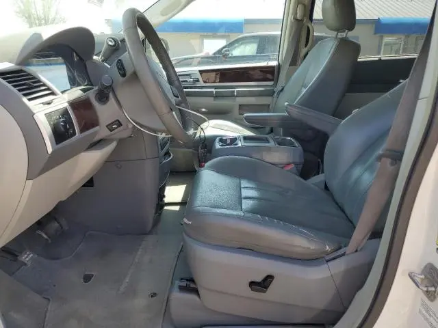 2010 CHRYSLER TOWN & COUNTRY TOURING  