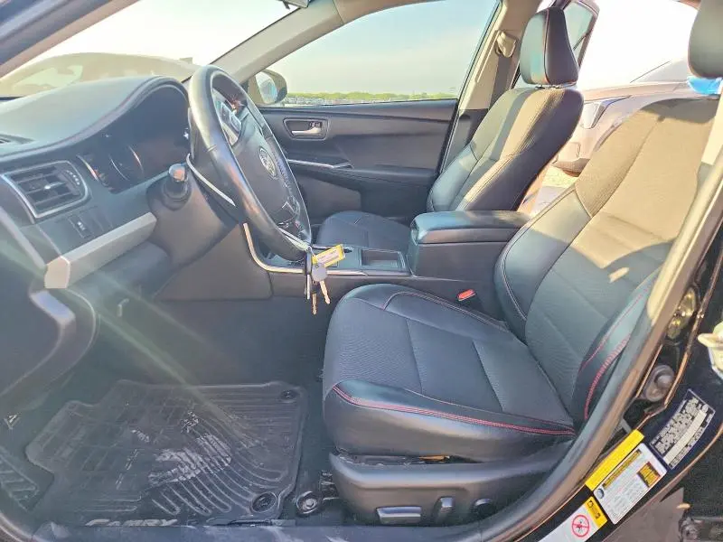 2016 TOYOTA CAMRY SE  