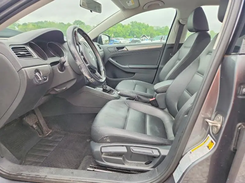 2017 VOLKSWAGEN JETTA SE  