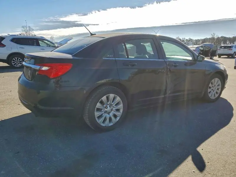 2013 CHRYSLER 200 LX  