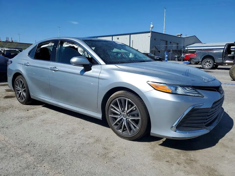 2023 TOYOTA CAMRY XLE  