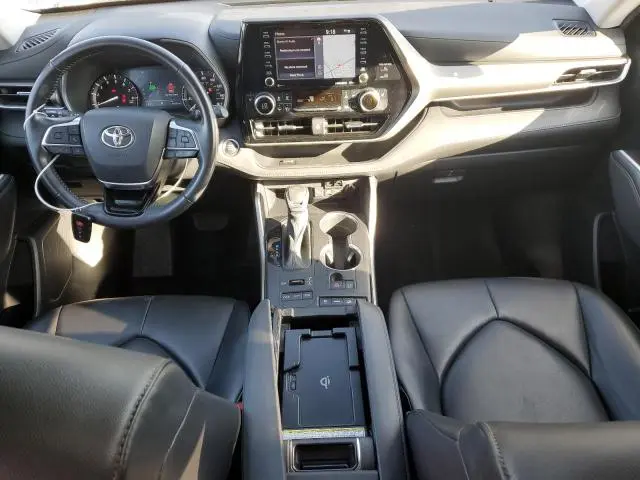 2021 TOYOTA HIGHLANDER XLE  