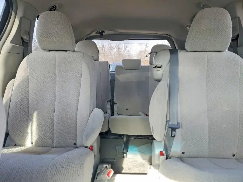 2012 TOYOTA SIENNA LE 8-PASSENGER  