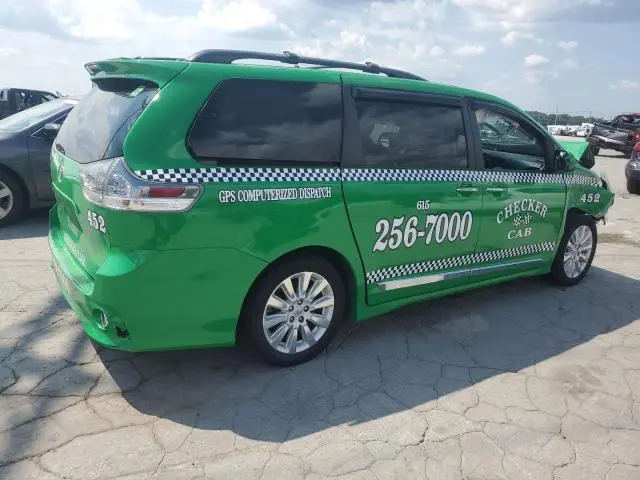 2016 TOYOTA SIENNA SE  
