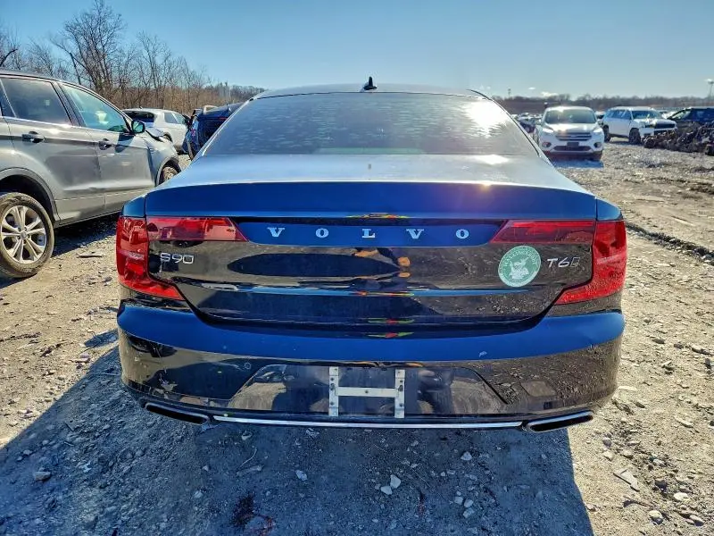 2018 VOLVO S90 T6 MOMENTUM  
