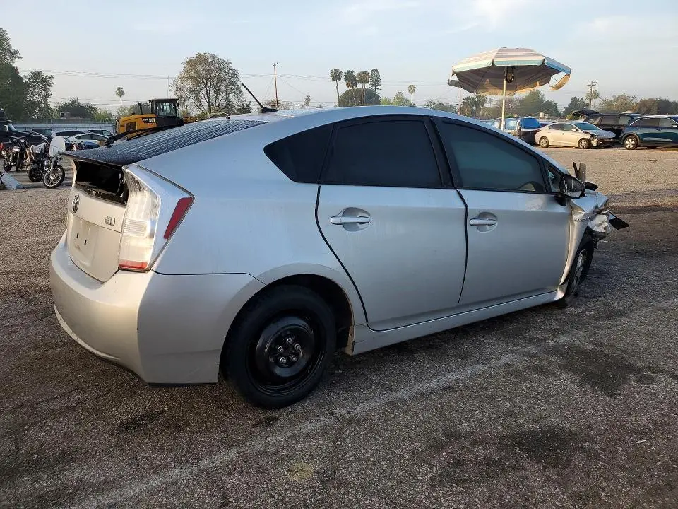 2011 TOYOTA PRIUS THREE  