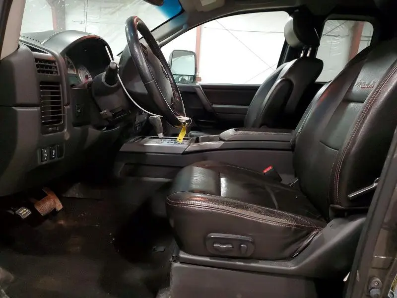 2011 NISSAN TITAN SV  