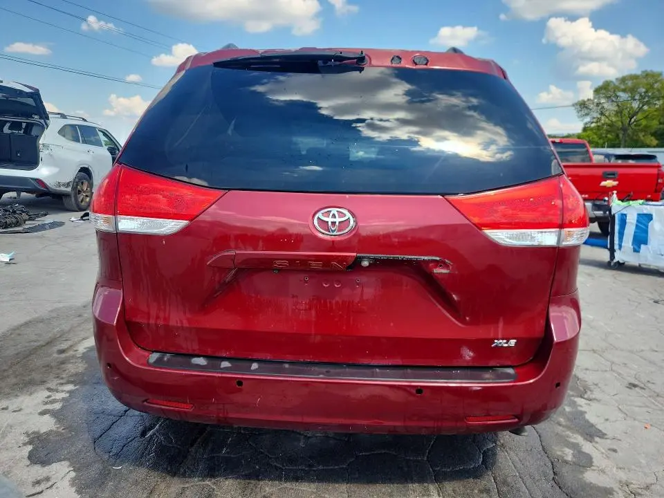 2011 TOYOTA SIENNA XLE 8-PASSENGER  