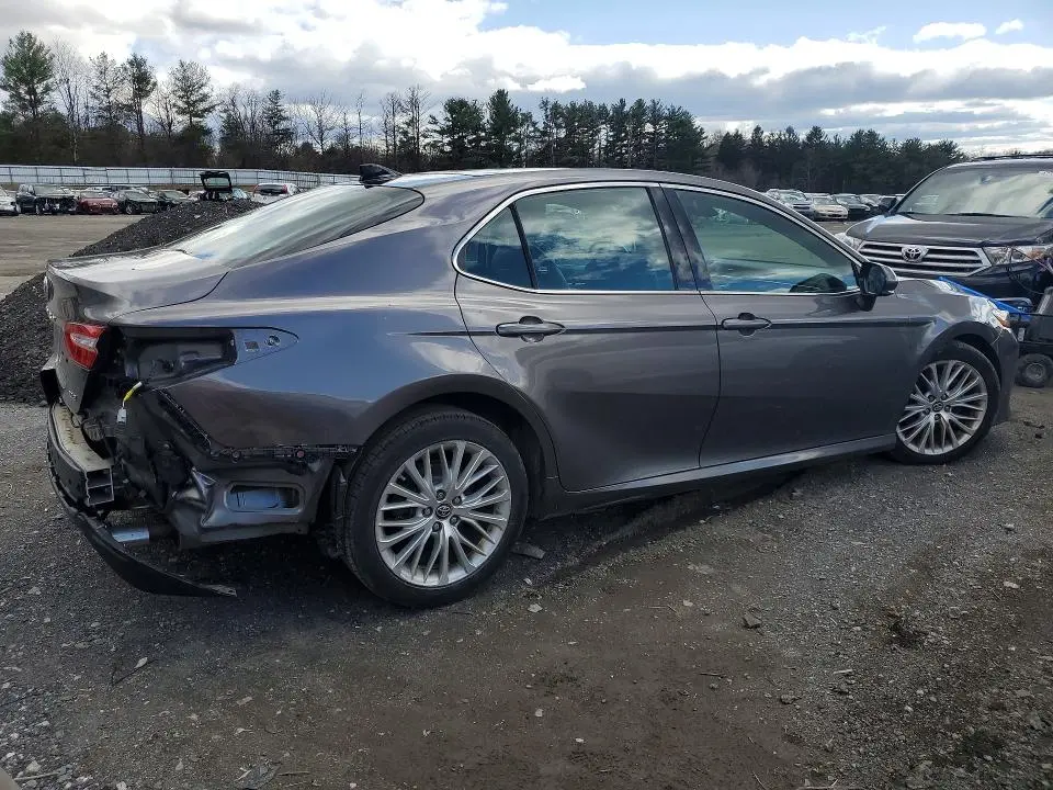 2019 TOYOTA CAMRY XLE  