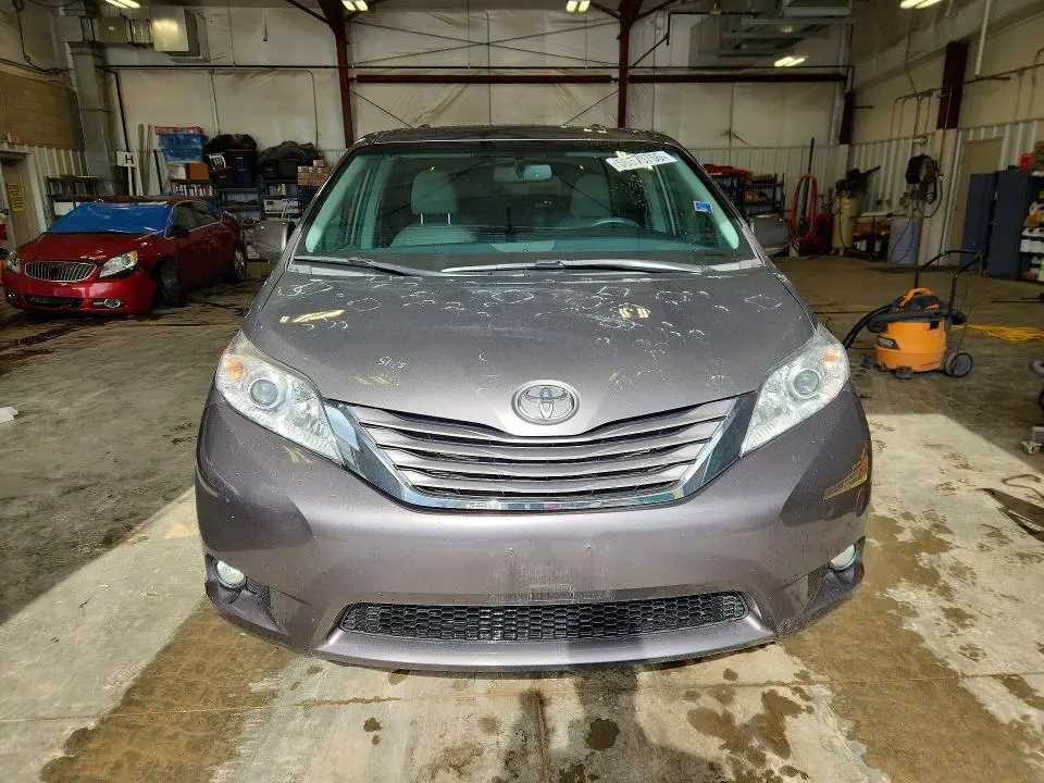 2017 TOYOTA SIENNA XLE 8-PASSENGER  