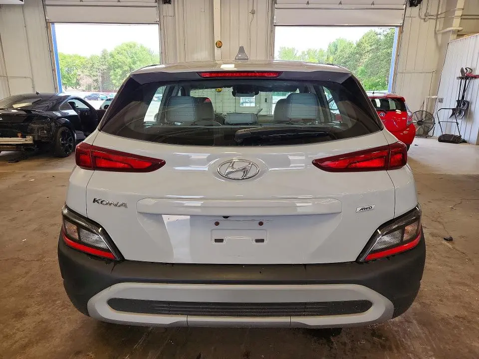 2022 HYUNDAI KONA SE  