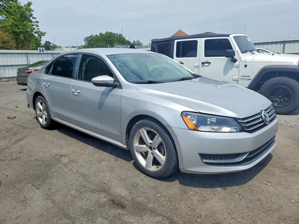 2012 VOLKSWAGEN PASSAT S  