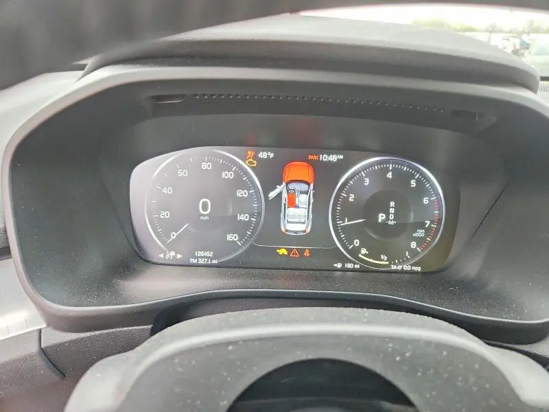 2020 VOLVO XC40 T5 MOMENTUM  