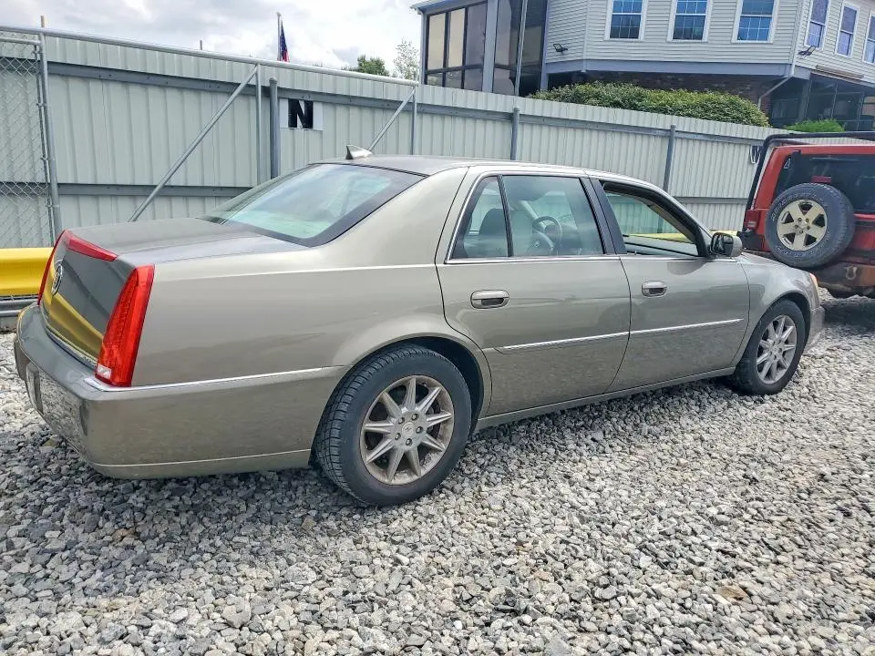 2011 CADILLAC DTS LUXURY COLLECTION  
