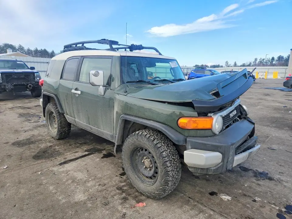 2013 TOYOTA FJ CRUISER   