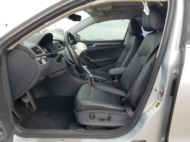 2019 VOLKSWAGEN PASSAT SE R-LINE  