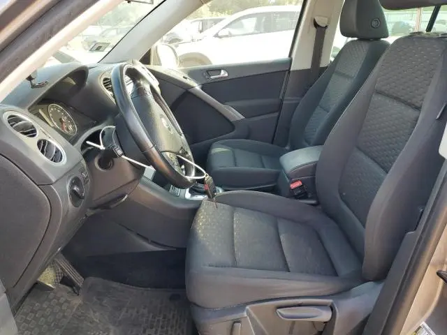 2010 VOLKSWAGEN TIGUAN SE  