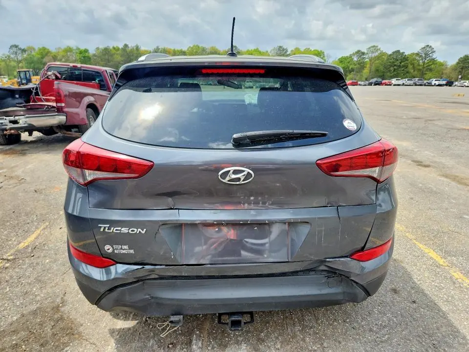 2017 HYUNDAI TUCSON SE  