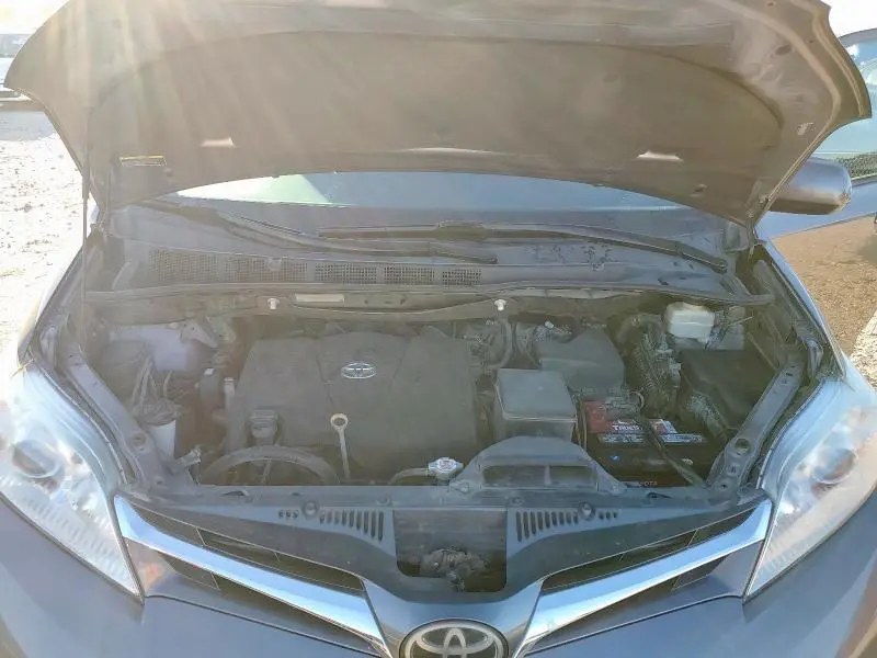 2018 TOYOTA SIENNA XLE  
