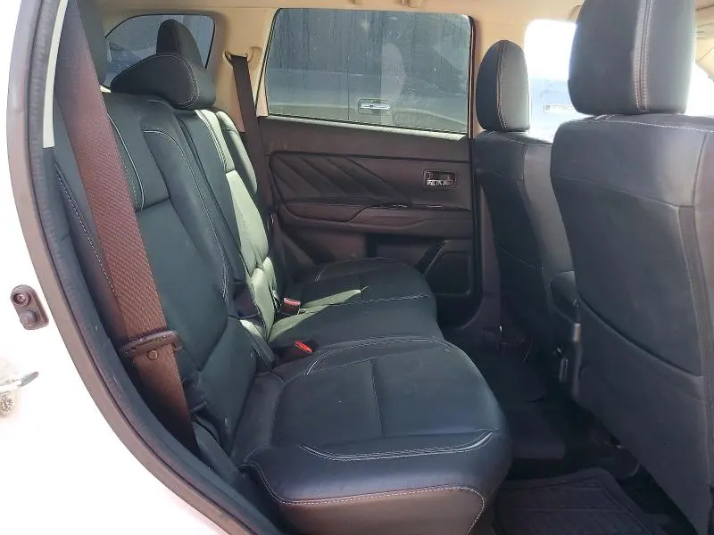 2018 MITSUBISHI OUTLANDER SE  