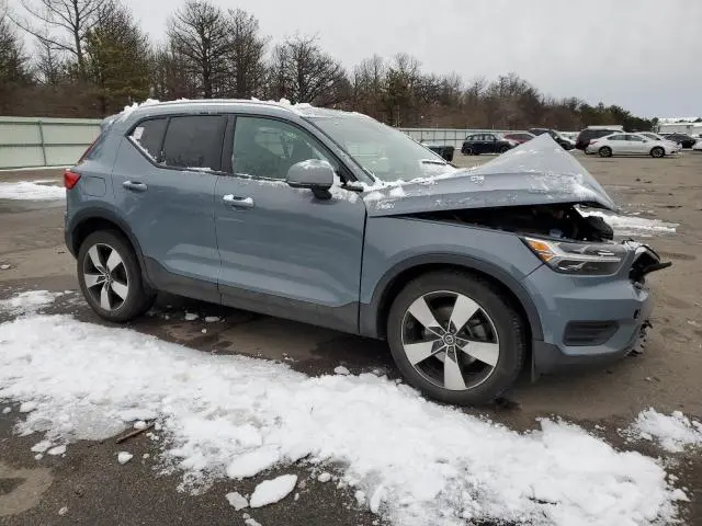 2020 VOLVO XC40 T5 MOMENTUM  