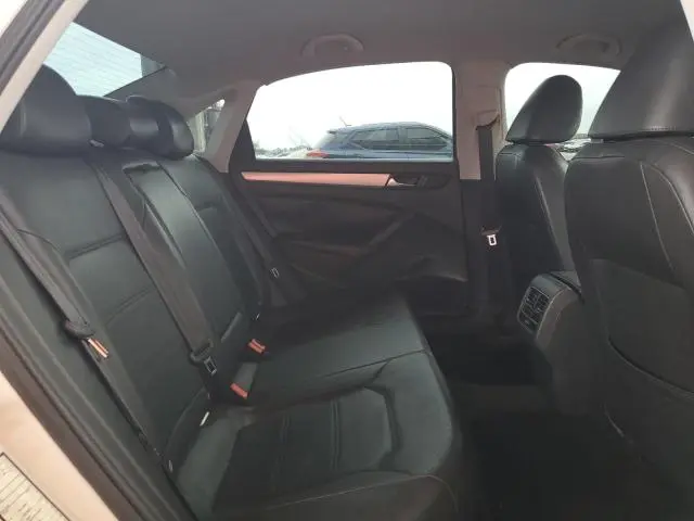 2013 VOLKSWAGEN PASSAT SE  