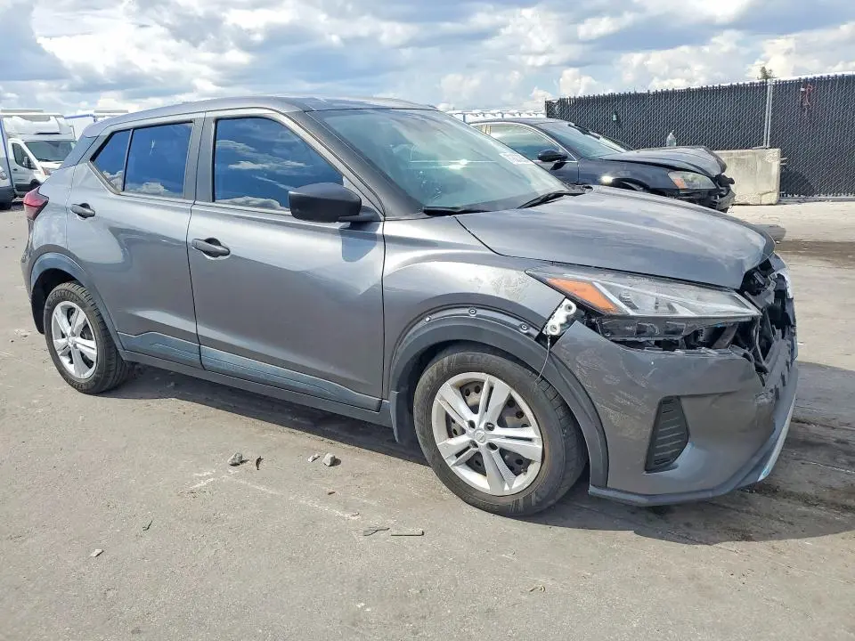 2021 NISSAN KICKS S  