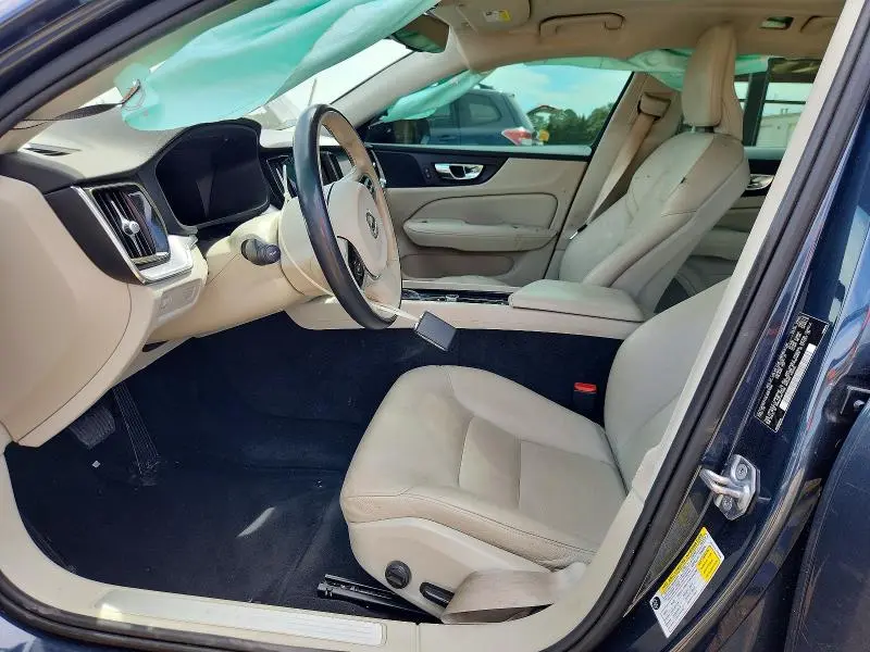 2020 VOLVO S60 T5 MOMENTUM  