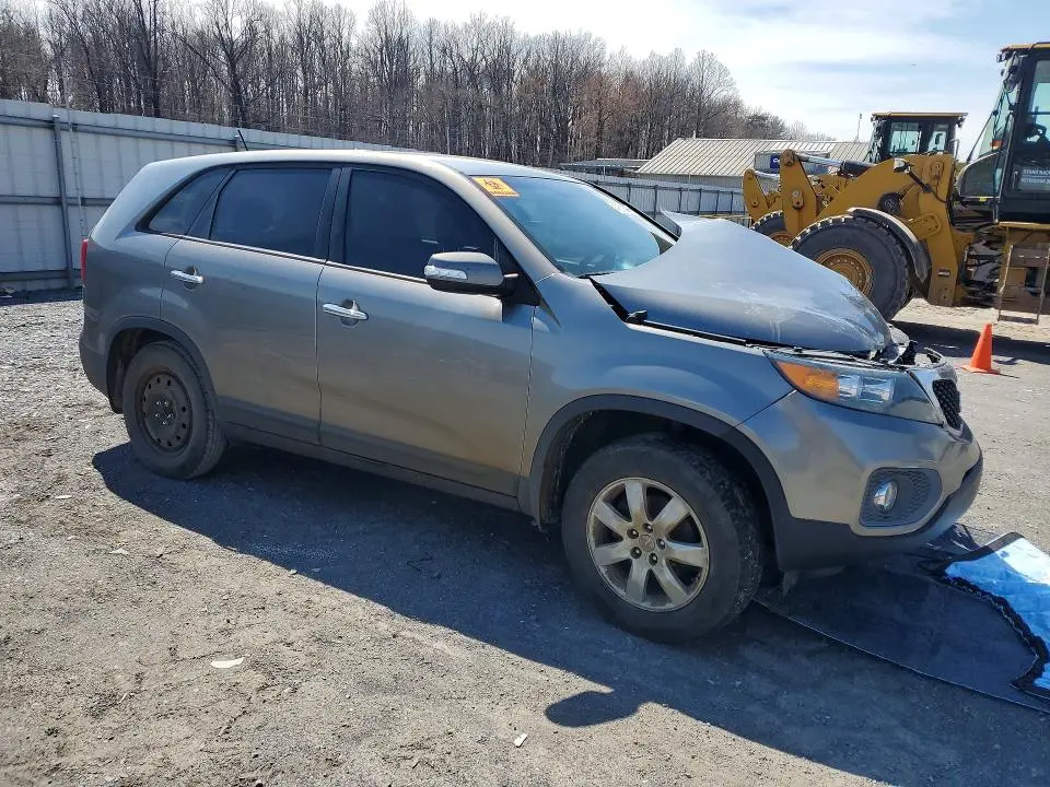 2013 KIA SORENTO LX  
