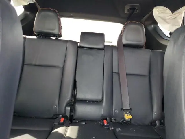 2018 TOYOTA RAV4 SE  