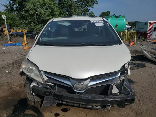 2018 TOYOTA SIENNA XLE  